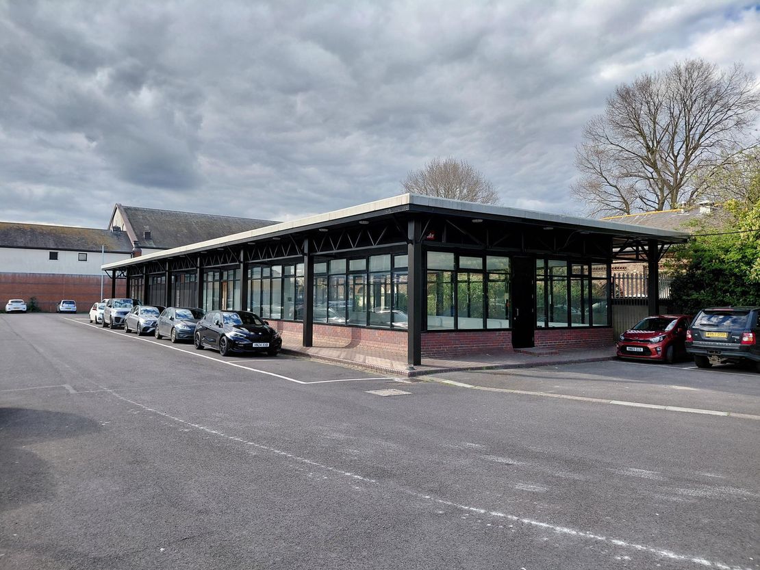 Chichester Train Station, Station Approach, Chichester, West Sussex, PO19 8DN