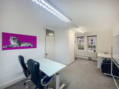 Property Image for 5 St Georges Yard, Castle Street, Farnham, GU9 7LW