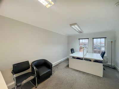 Property Image for 5 St Georges Yard, Castle Street, Farnham, GU9 7LW