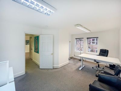 Property Image for 5 St Georges Yard, Castle Street, Farnham, GU9 7LW