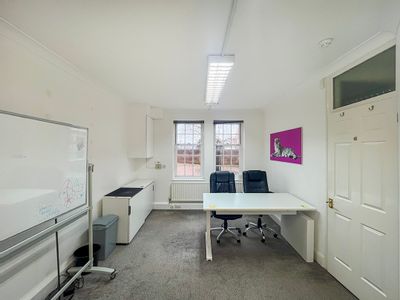 Property Image for 5 St Georges Yard, Castle Street, Farnham, GU9 7LW