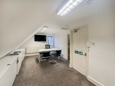 Property Image for 5 St Georges Yard, Castle Street, Farnham, GU9 7LW