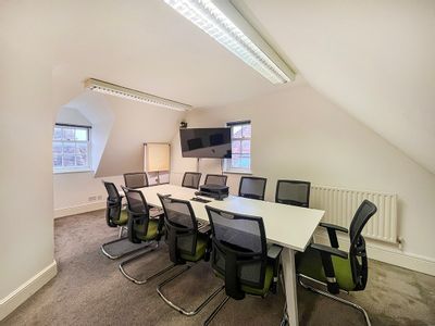 Property Image for 5 St Georges Yard, Castle Street, Farnham, GU9 7LW