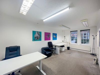 Property Image for 5 St Georges Yard, Castle Street, Farnham, GU9 7LW