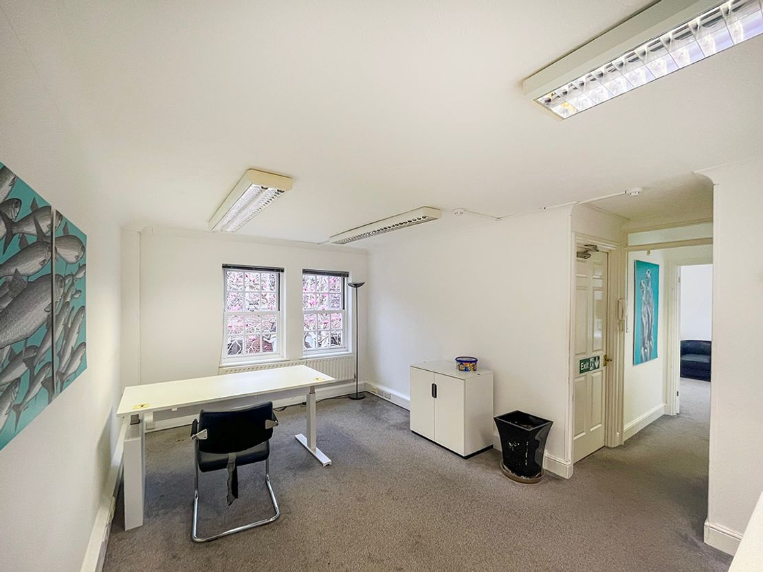 5 St Georges Yard, Castle Street, Farnham, GU9 7LW