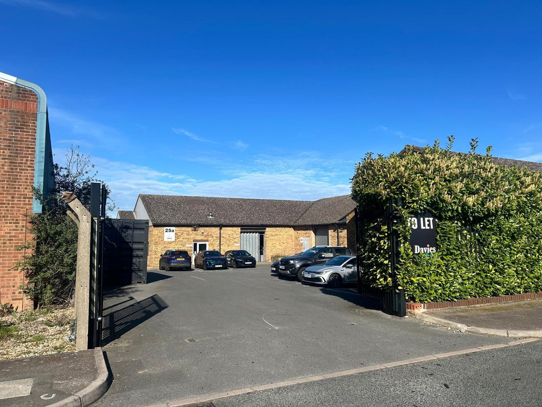 Unit 25B, Knowl Piece, Hitchin, Hertfordshire, SG4 0TY