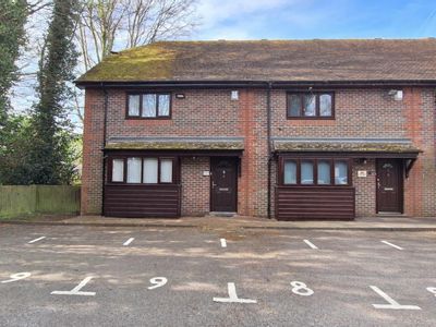 Property Image for 9 Kings Court, Horsham, West Sussex, RH13 5UR