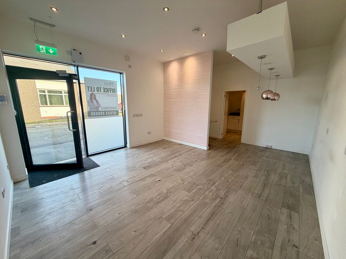 Unit 4, White Rose Retail Centre, White Rose Way, Doncaster, South Yorkshire, DN4 5FT