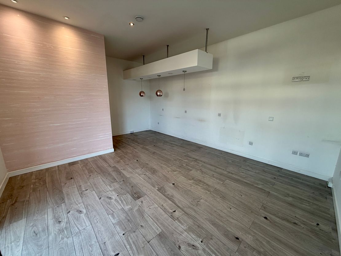 Unit 4, White Rose Retail Centre, White Rose Way, Doncaster, South Yorkshire, DN4 5FT