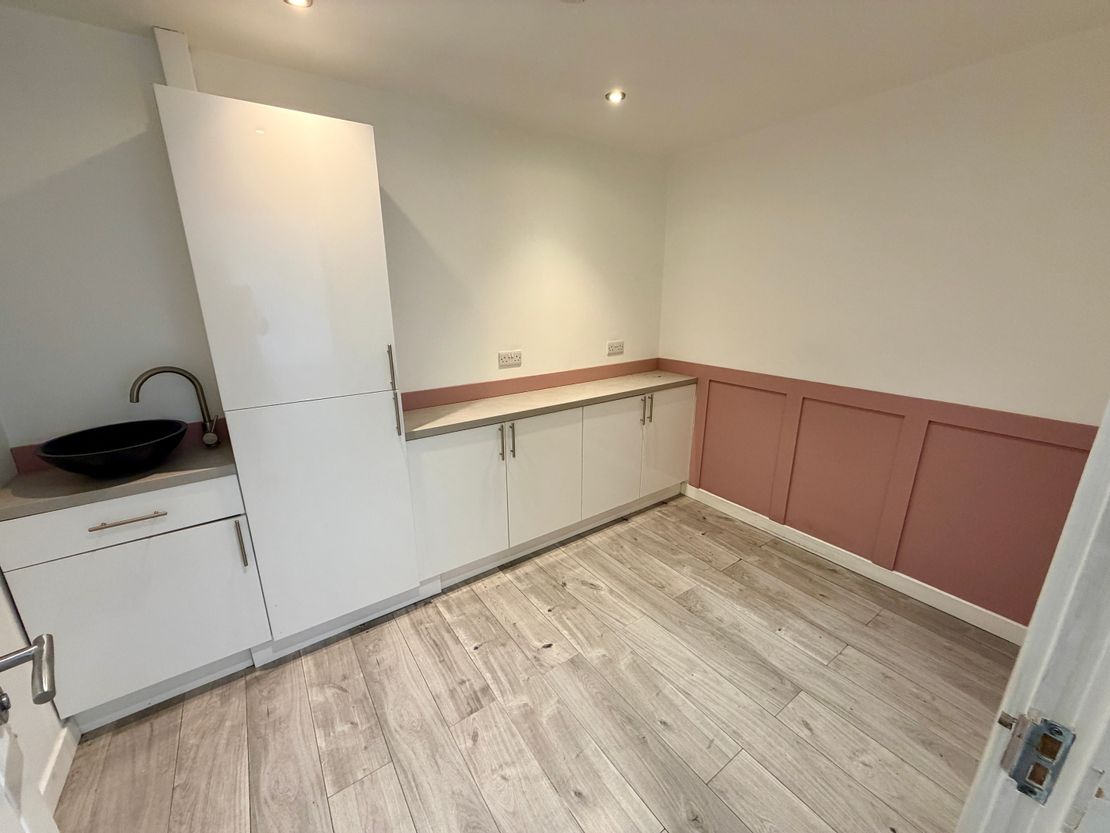 Unit 4, White Rose Retail Centre, White Rose Way, Doncaster, South Yorkshire, DN4 5FT