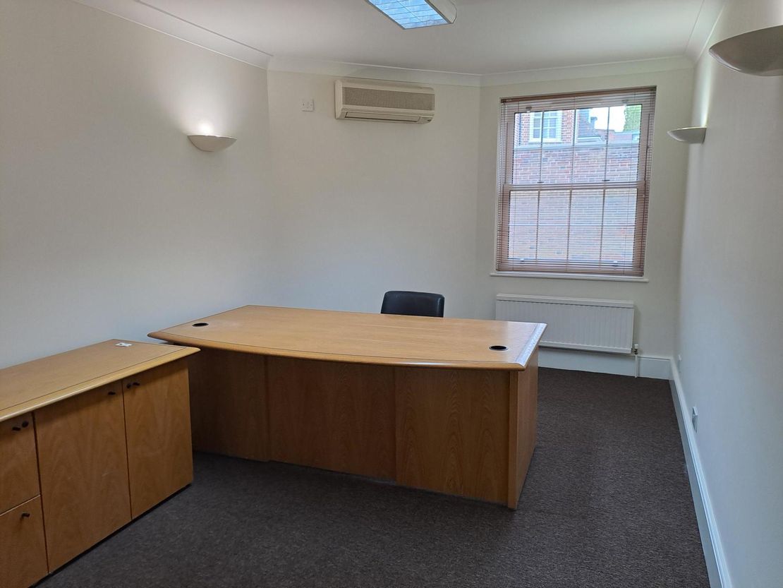 14 Parkway, Welwyn Garden City, Hertfordshire, AL8 6HG