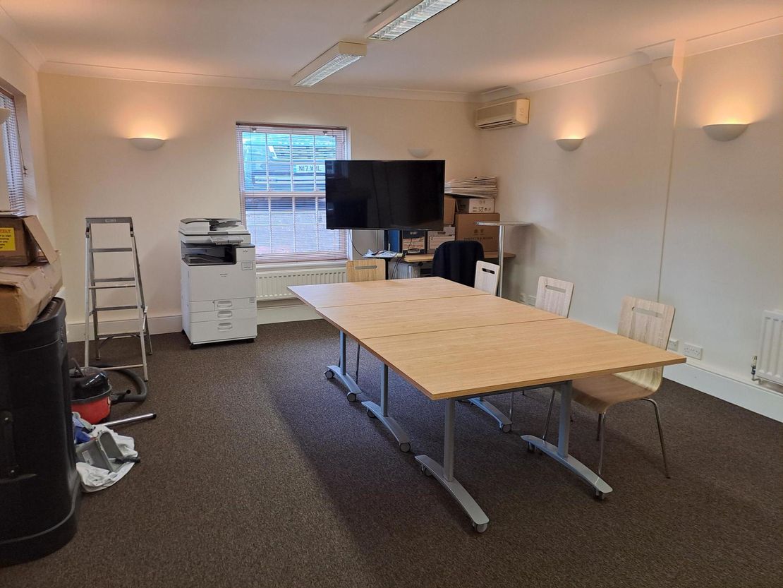 14 Parkway, Welwyn Garden City, Hertfordshire, AL8 6HG