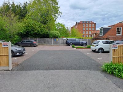 Property Image for 14 Parkway, Welwyn Garden City, Hertfordshire, AL8 6HG