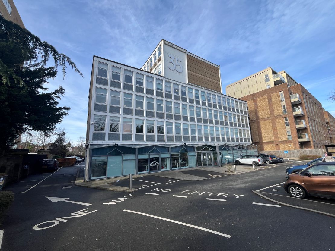 35 Perrymount Road (2nd Floor Rear Suite), Haywards Heath, RH16 3BW