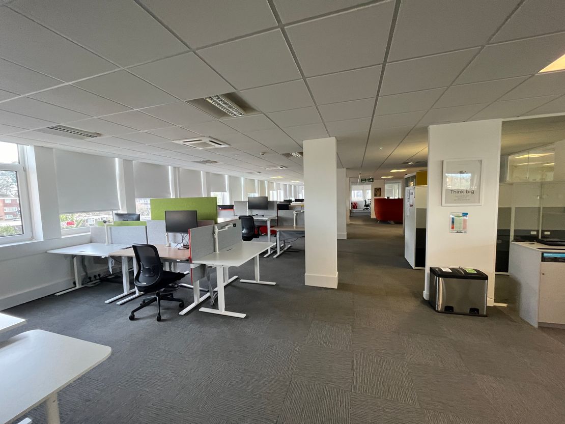 35 Perrymount Road (3rd Floor Front Suite), Haywards Heath, RH16 3BW