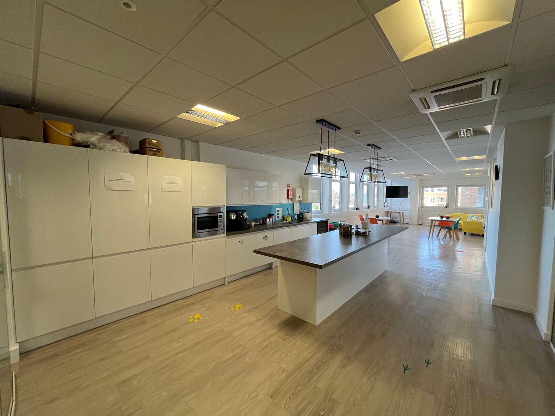 35 Perrymount Road (3rd Floor Front Suite), Haywards Heath, RH16 3BW