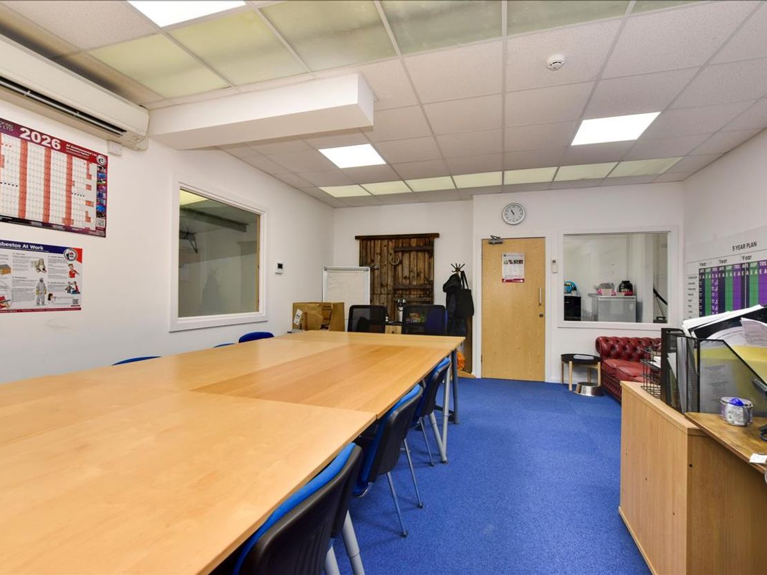 Unit 8, Whiteleaf Rd, Hemel Hempstead, Hertfordshire HP3 9HD