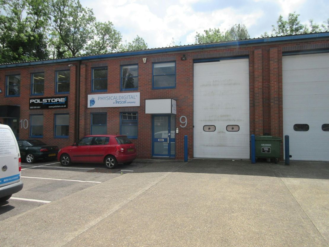 9 The Pines, Broad Street, Guildford, GU3 3BH
