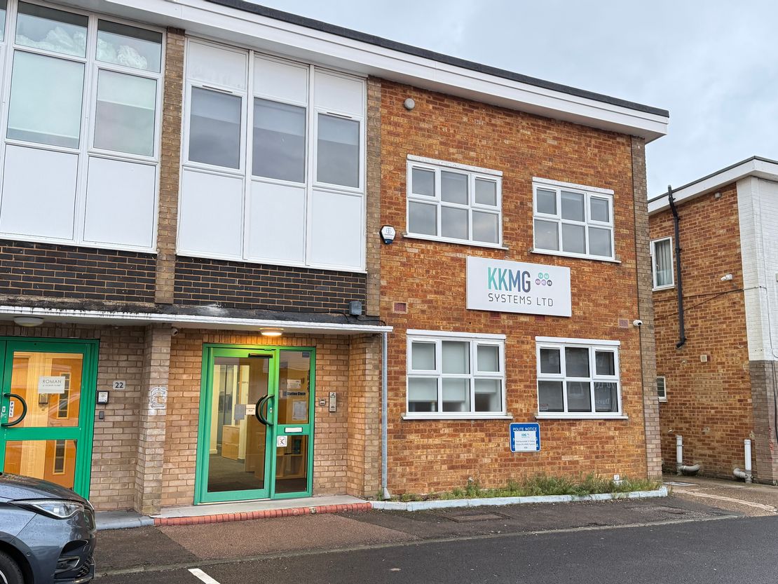 23 Station Close, Potters Bar, Hertfordshire, EN6 1TL