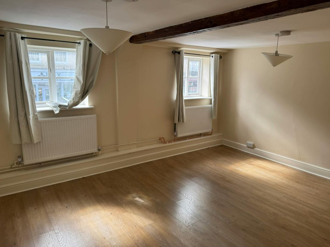 2 Windsor Street, Chertsey, KT16 8AS