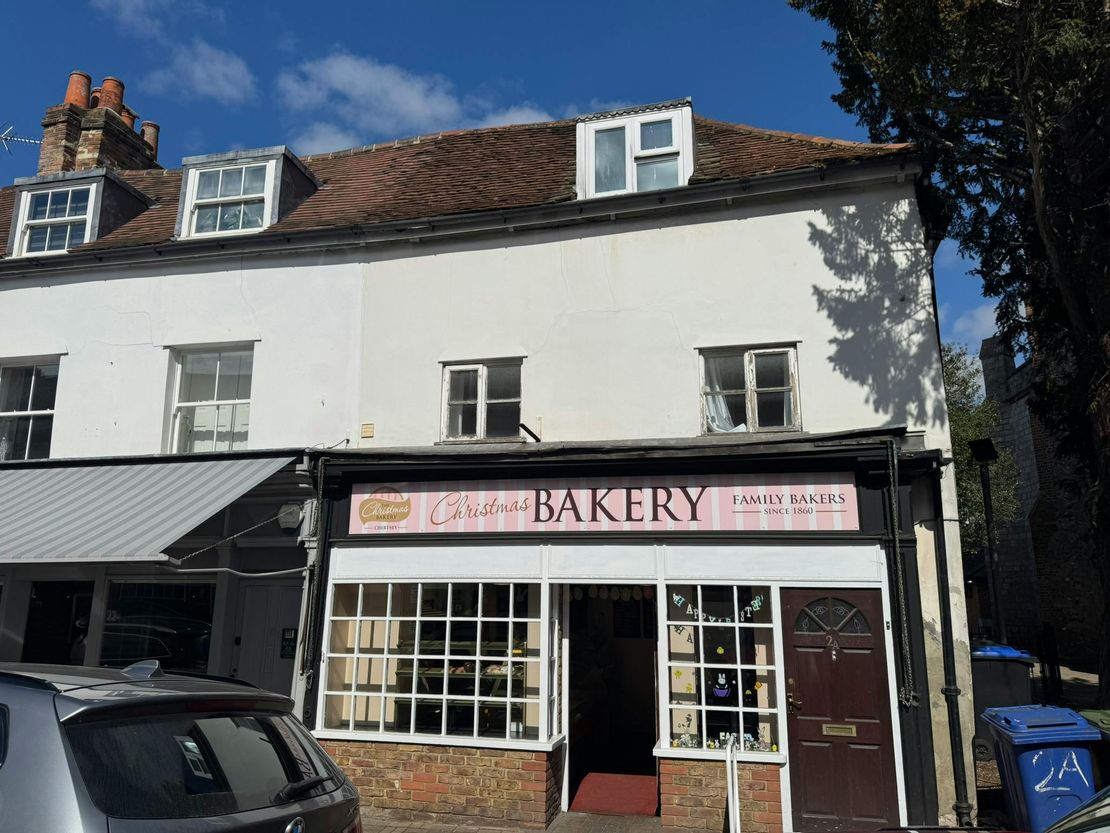2 Windsor Street, Chertsey, KT16 8AS