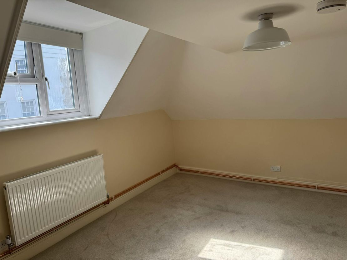 2 Windsor Street, Chertsey, KT16 8AS