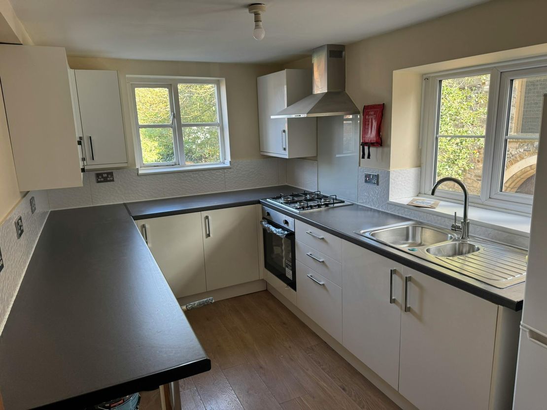 2 Windsor Street, Chertsey, KT16 8AS