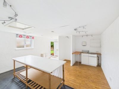 Property Image for 25B Portland Street, Troon, South Ayrshire, KA10 6AA