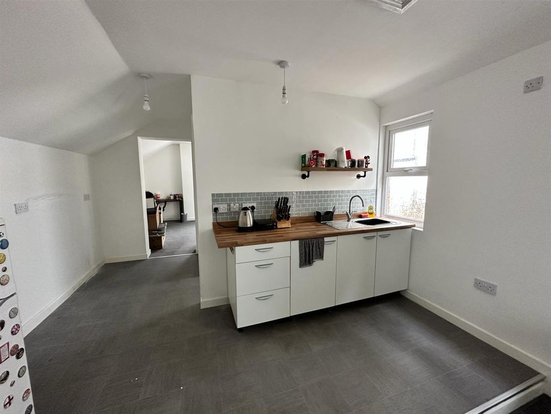 22 College Street, Ammanford