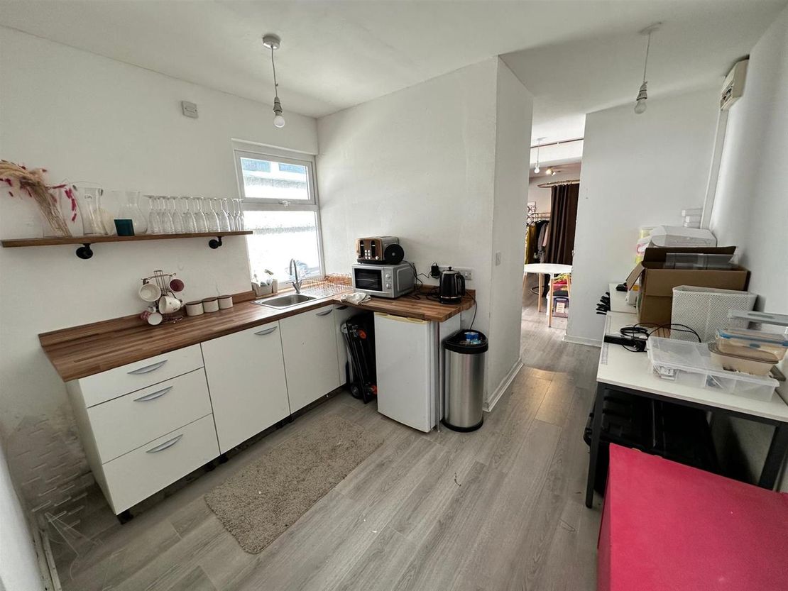 22 College Street, Ammanford