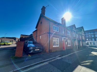 Property Image for 1 Carnegie Road, Newbury, Berkshire, RG14 5DJ