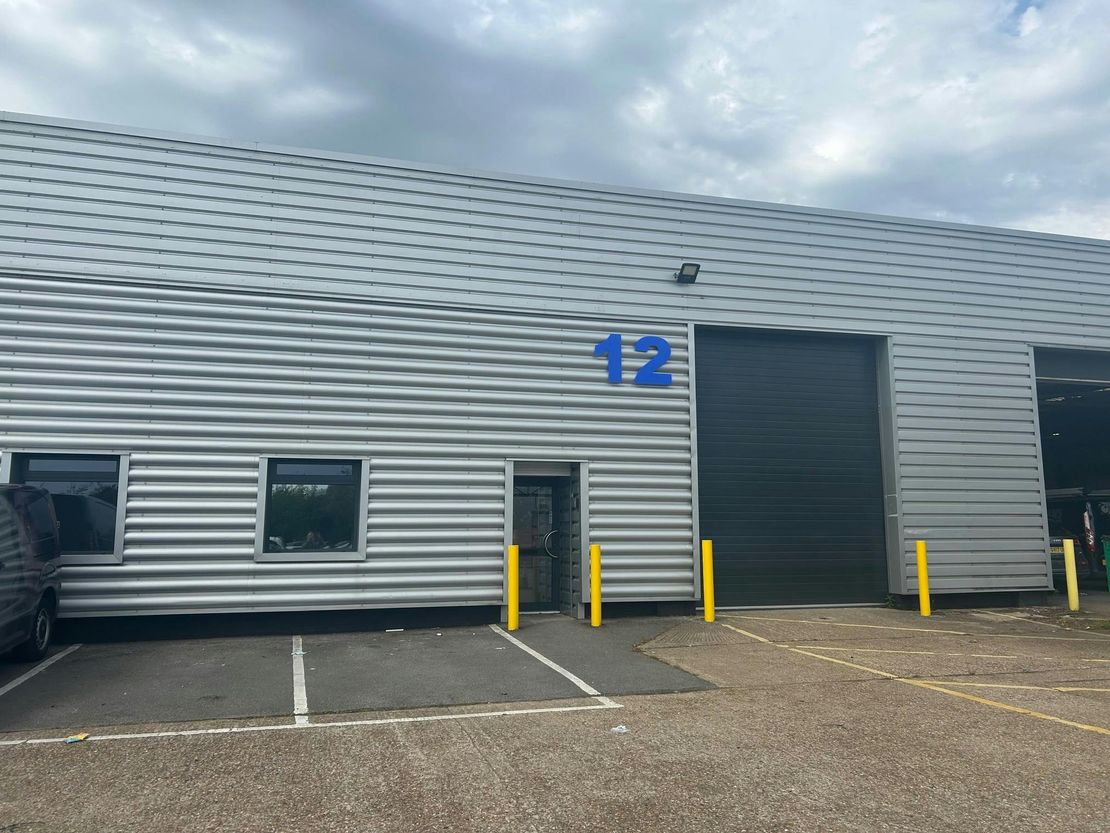 Unit 12, Bilton Industrial Estate, Bracknell, RG12 8YT