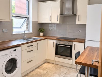 Property Image for 348 Brighton Road, Croydon, Surrey, CR2 6AJ