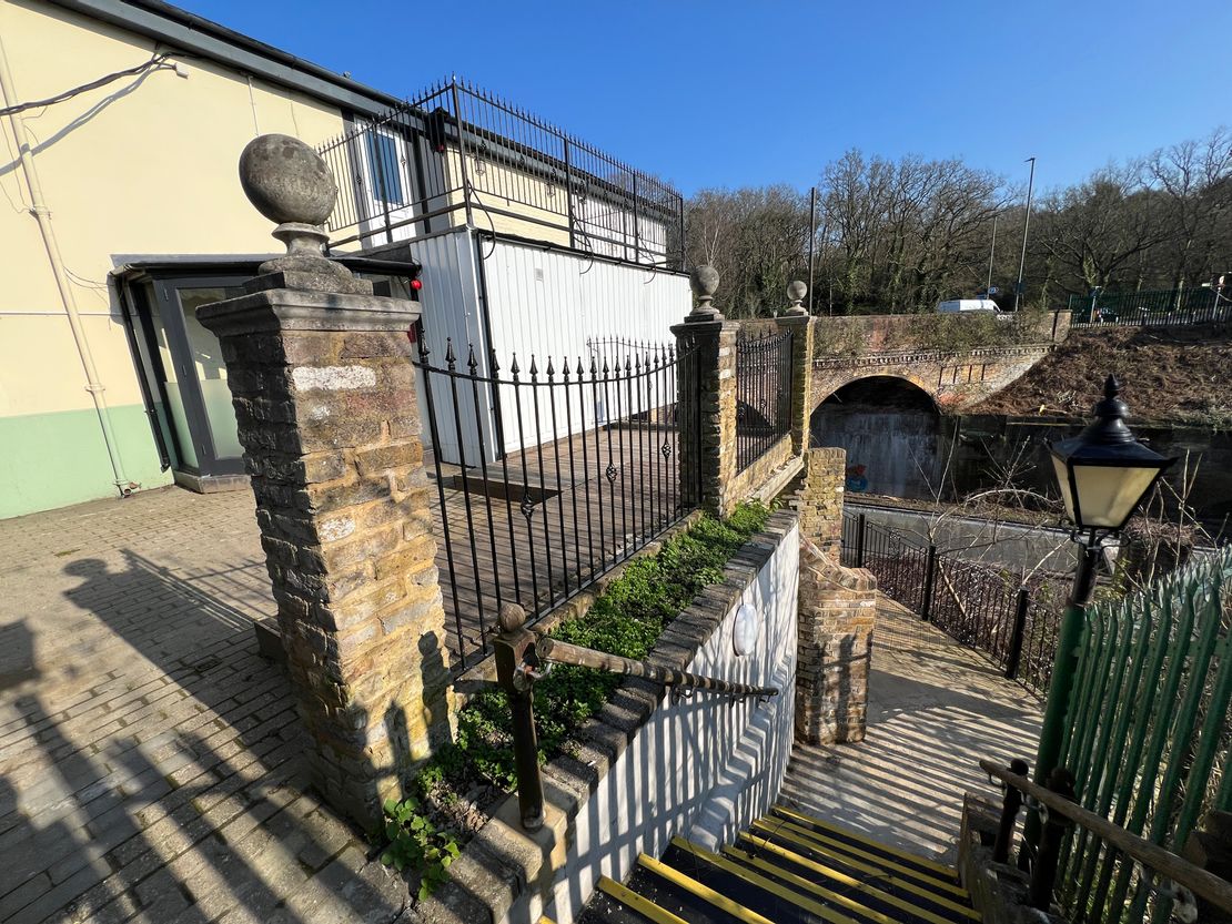Building And Kiosk, Station Approach, Weybridge, Surrey, KT13 8UD
