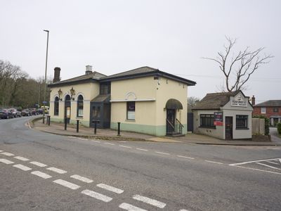 Property Image for Building And Kiosk, Station Approach, Weybridge, Surrey, KT13 8UD