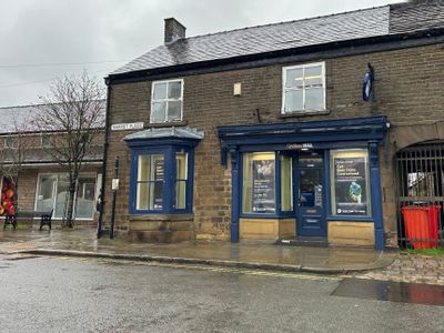 Property Image for 1 Market Place, Chapel-En-Le-Frith, High Peak, Derbyshire, SK23 0EN
