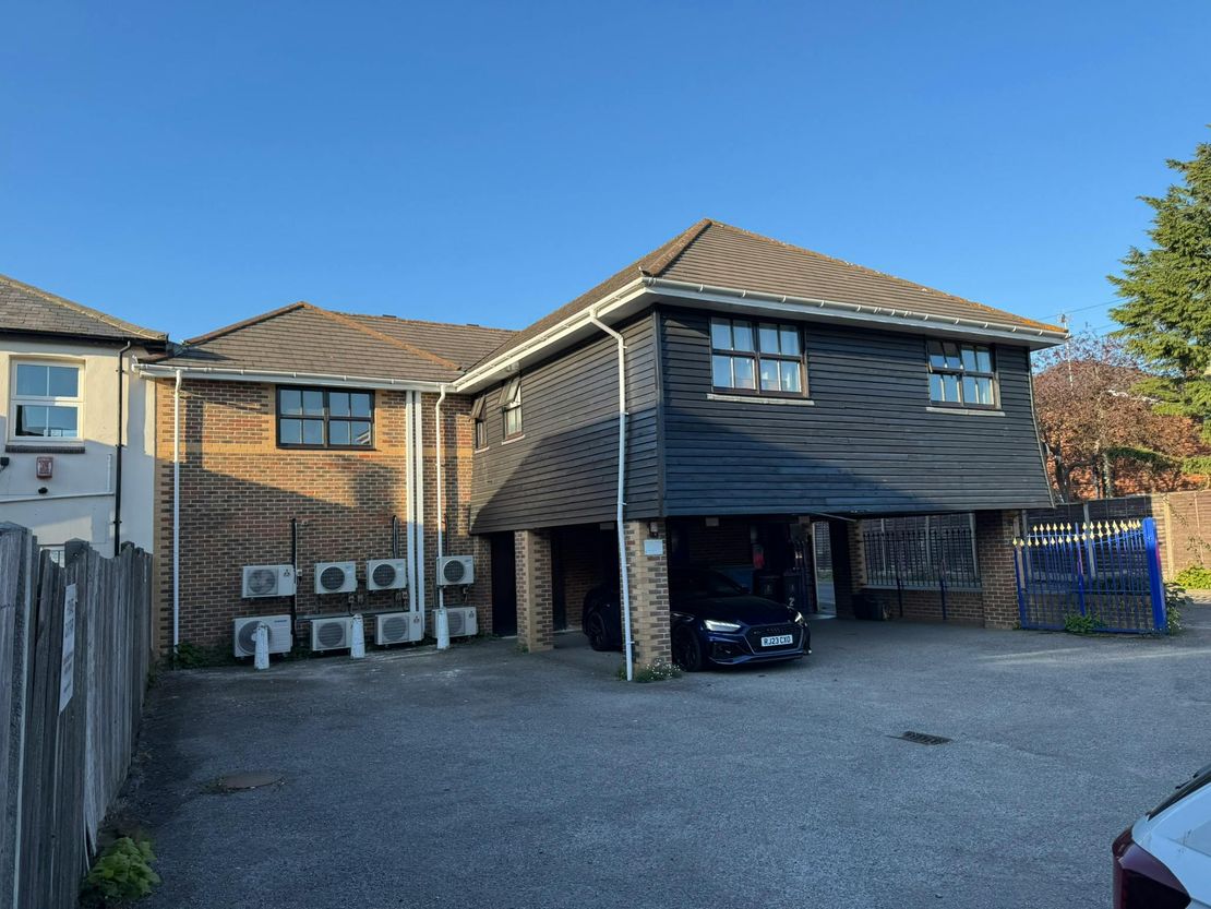 First Floor Office, 14 St. Johns Road, Woking, GU21 7SE