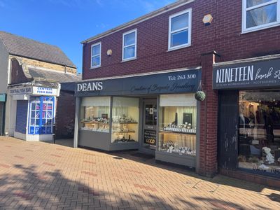 Property Image for 17 Bank Street, Ossett, West Yorkshire, WF5 8PS