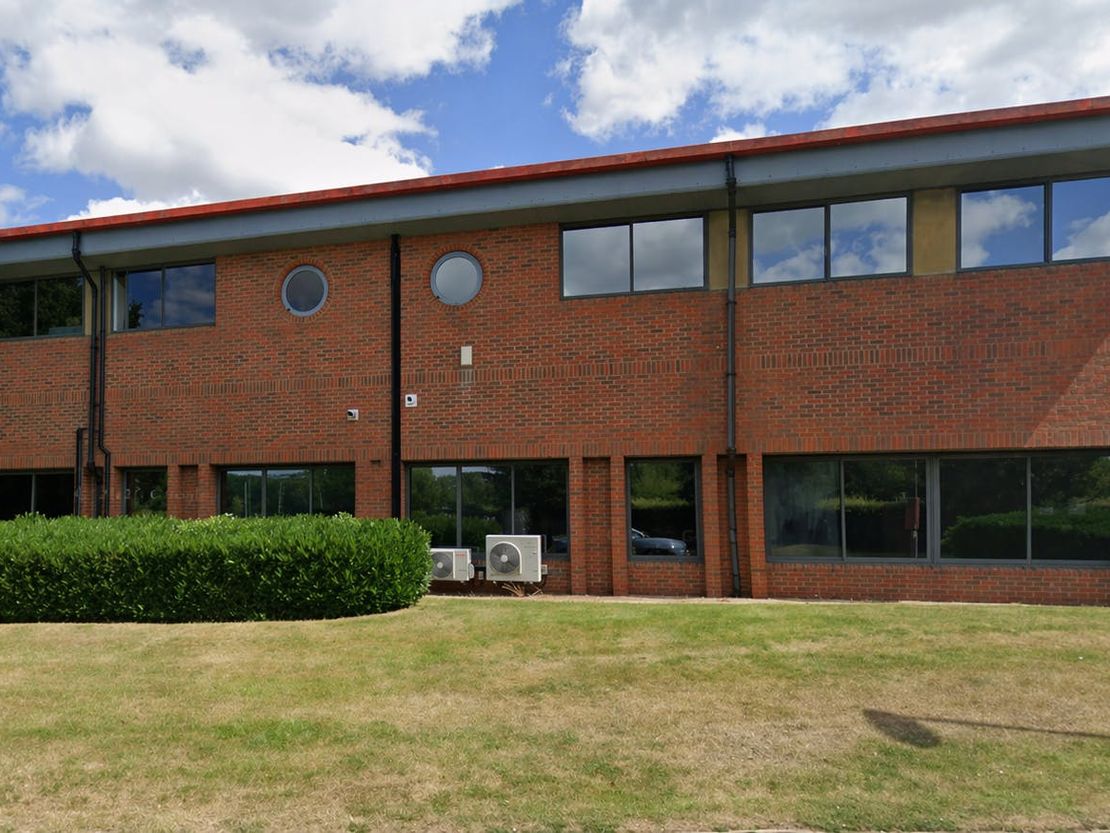 7 Beechwood, Chineham Park, Basingstoke, RG24 8WA