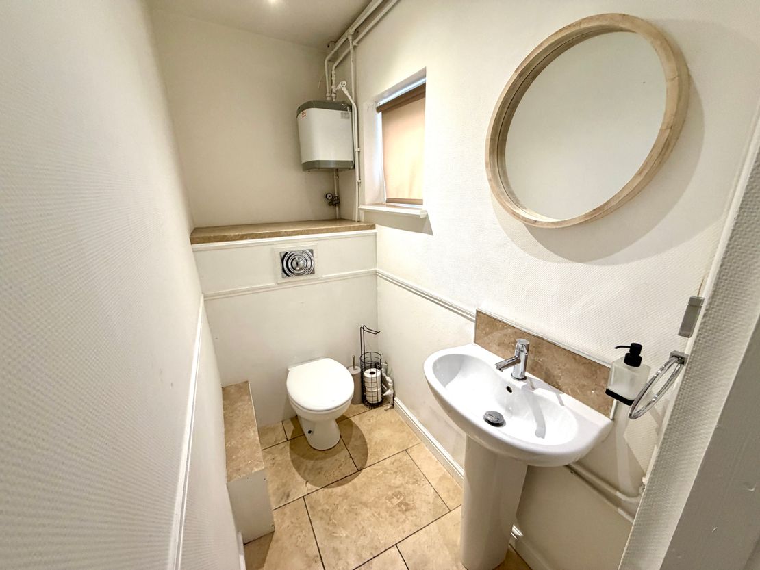 170 Lower Kirkgate, Wakefield, West Yorkshire, WF1 1UD