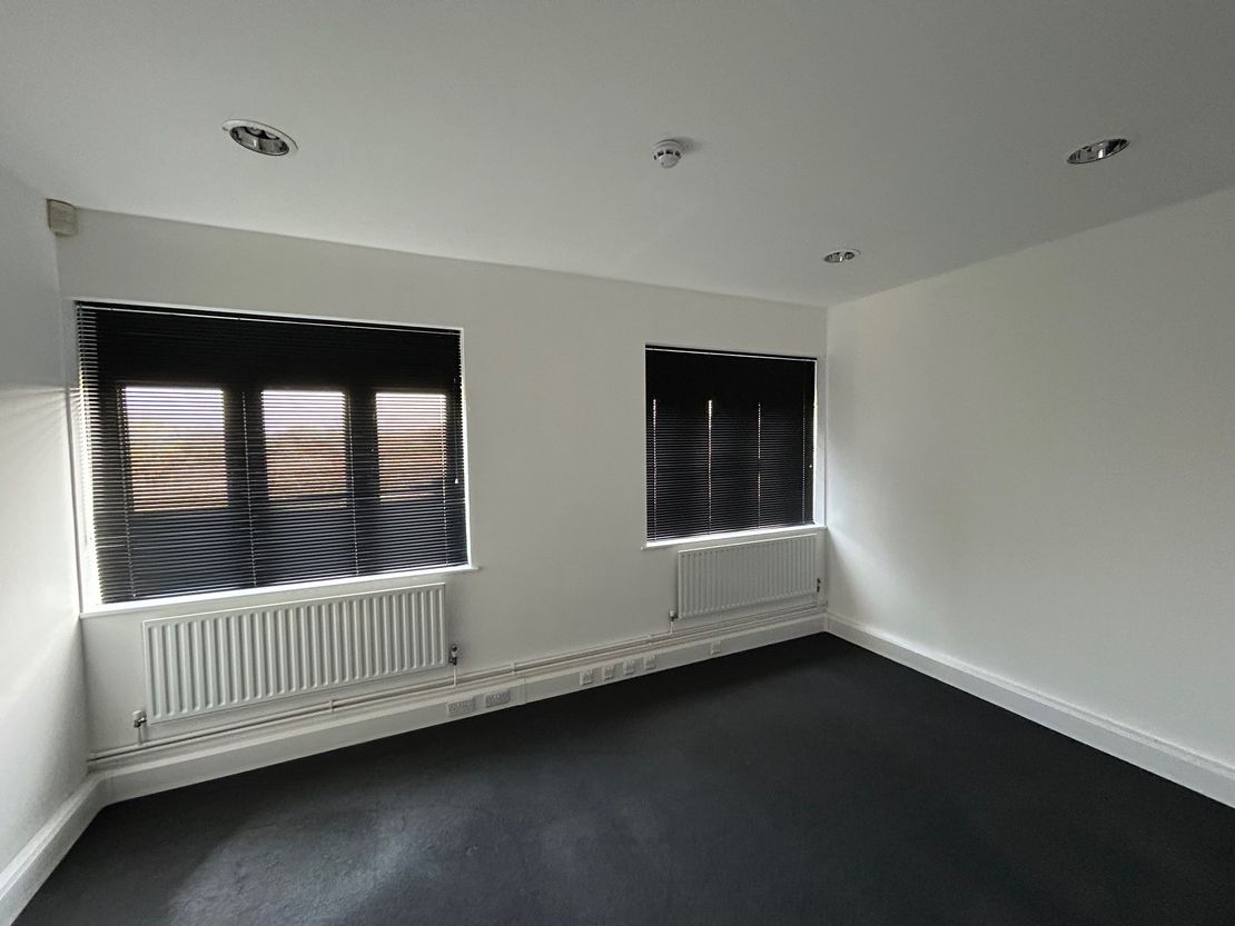 Unit 4, Chanctonfold, Horsham Road, Steyning, West Sussex, BN44 3AA