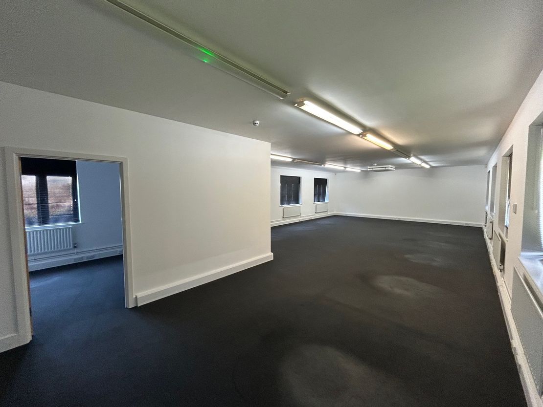 Unit 4, Chanctonfold, Horsham Road, Steyning, West Sussex, BN44 3AA
