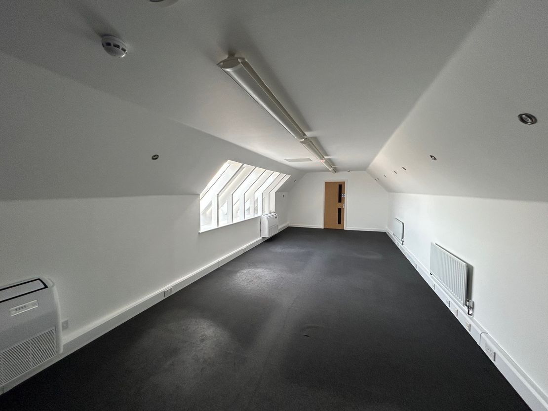 Unit 4, Chanctonfold, Horsham Road, Steyning, West Sussex, BN44 3AA