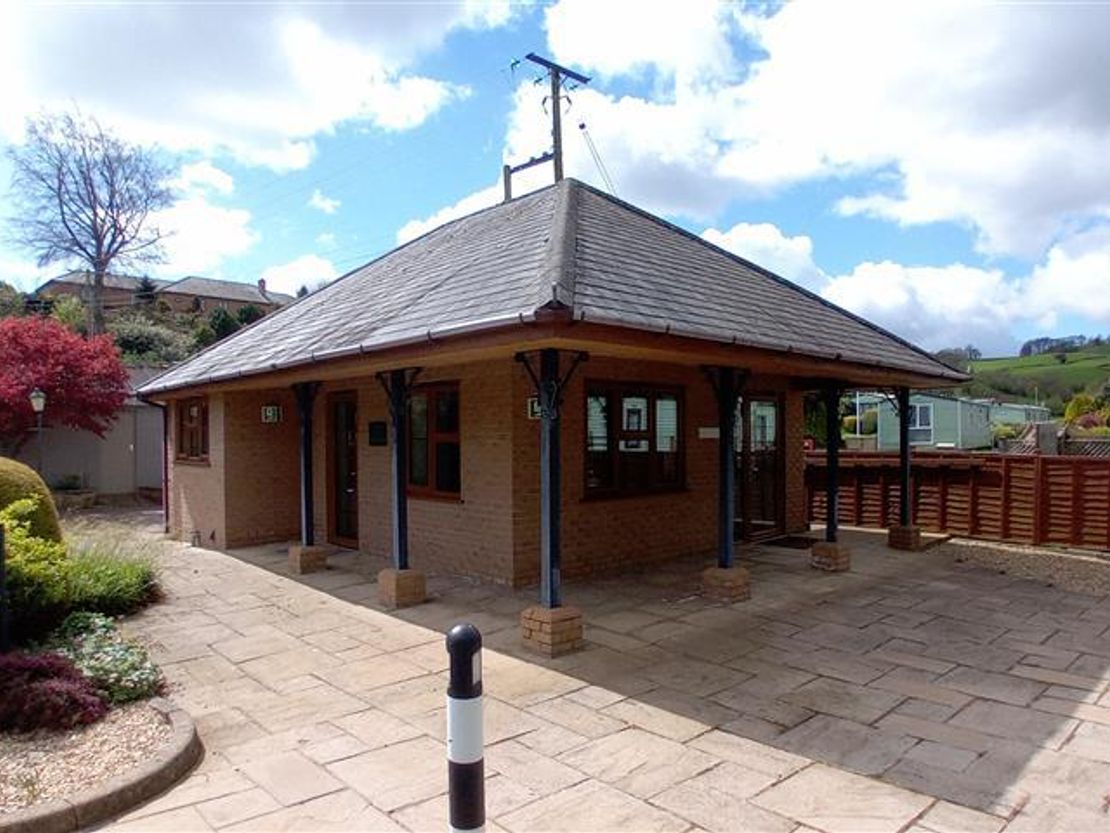 GLANDULAS FARM CARAVAN PARK, LLANIDLOES ROAD, LLANLLWCHAIARN, NEWTOWN, WALES, SY16 4HZ