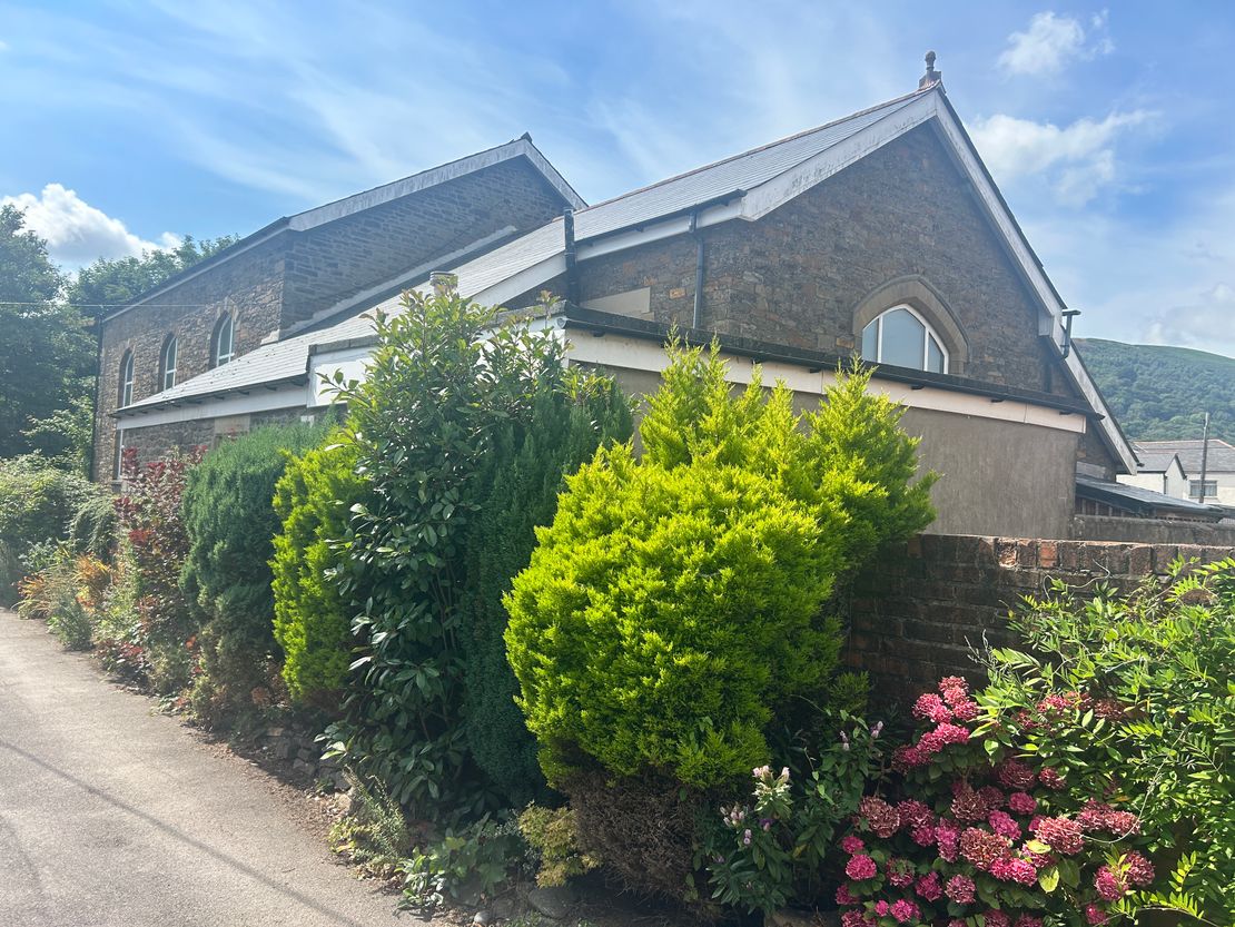 Taffs Well United Church, Cardiff Road, Taff's Well, Wales, CF15 7RE