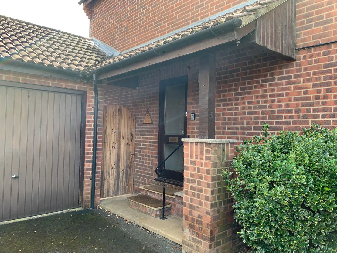 5 The Vineys, Sandhurst Lane, Sandhurst, Gloucester, GL2 9NX