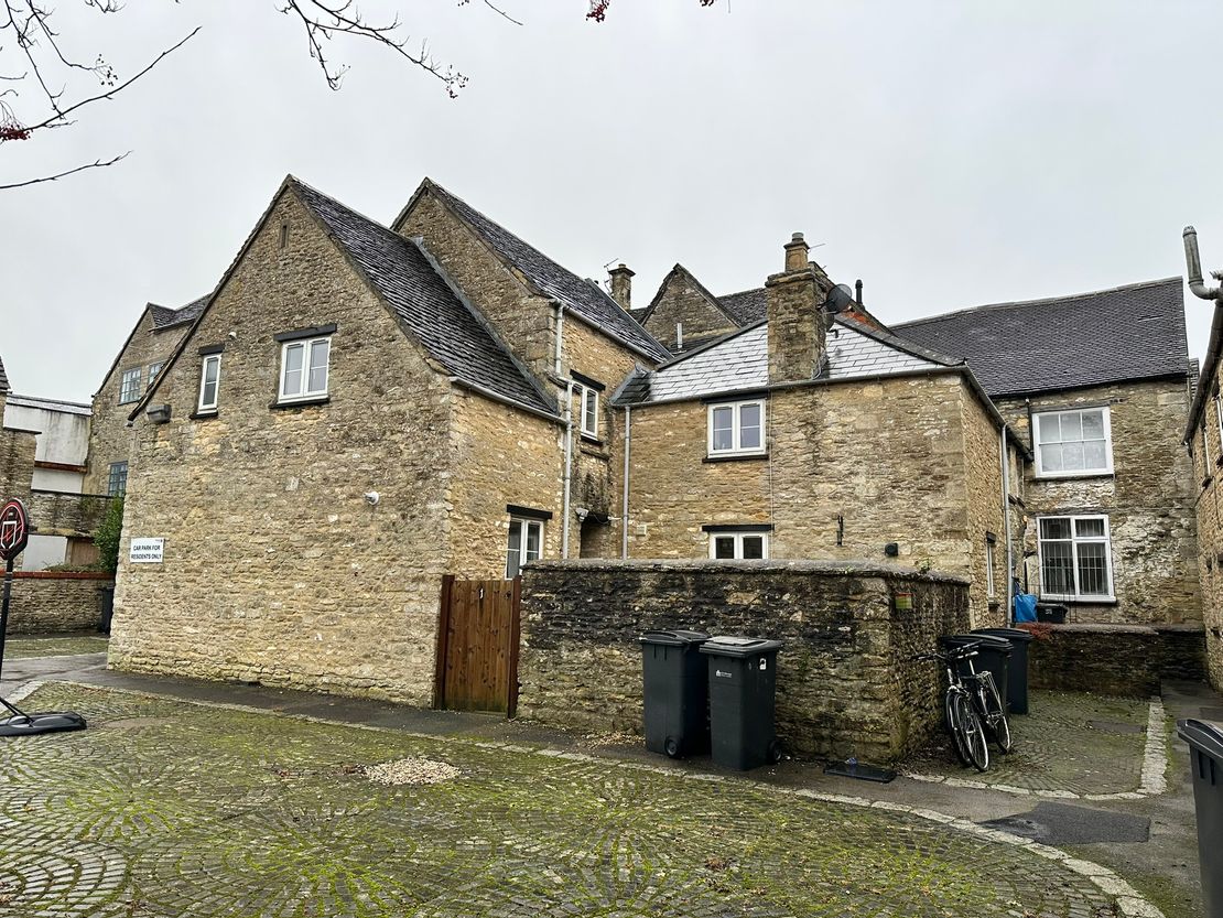 1 Warns Court, Old Brewery Lane, Tetbury, Gloucestershire, GL8 8LL