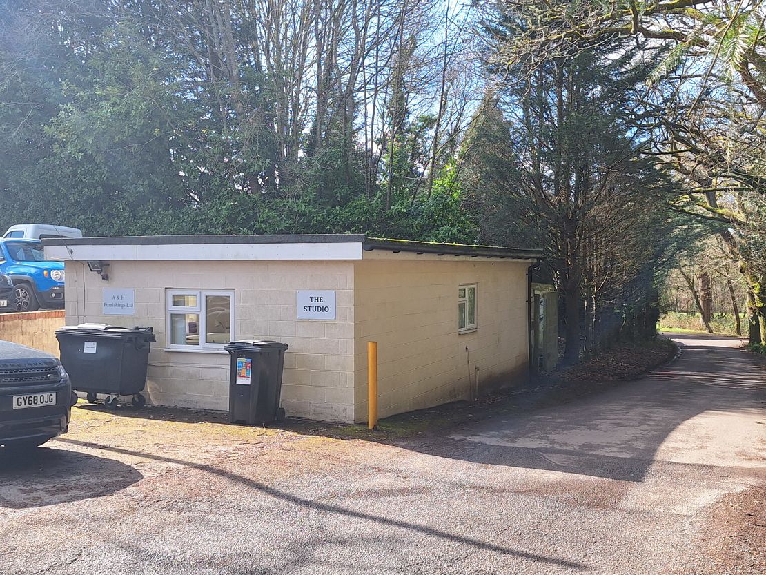 The Studio, Church Lane, Church Lane Estate, Plummers Plain, Nr Horsham, RH13 6LU