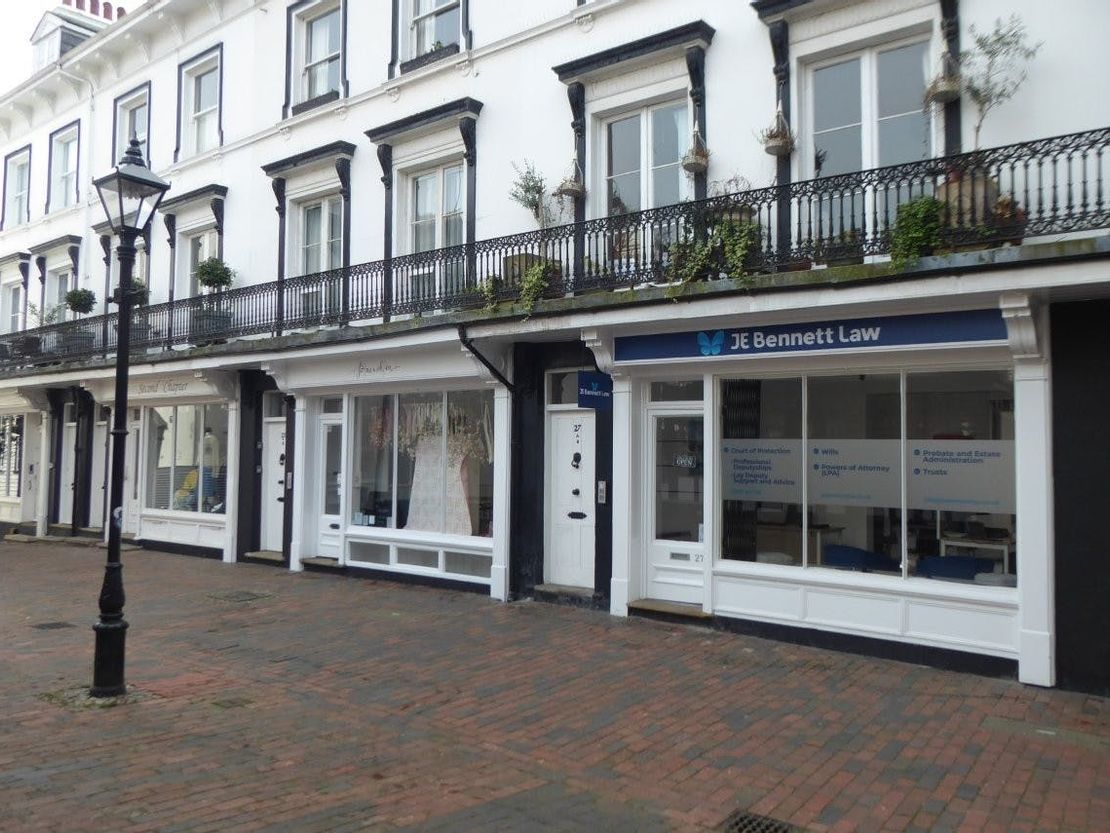 25 The Pantiles, Tunbridge Wells, TN2 5TD