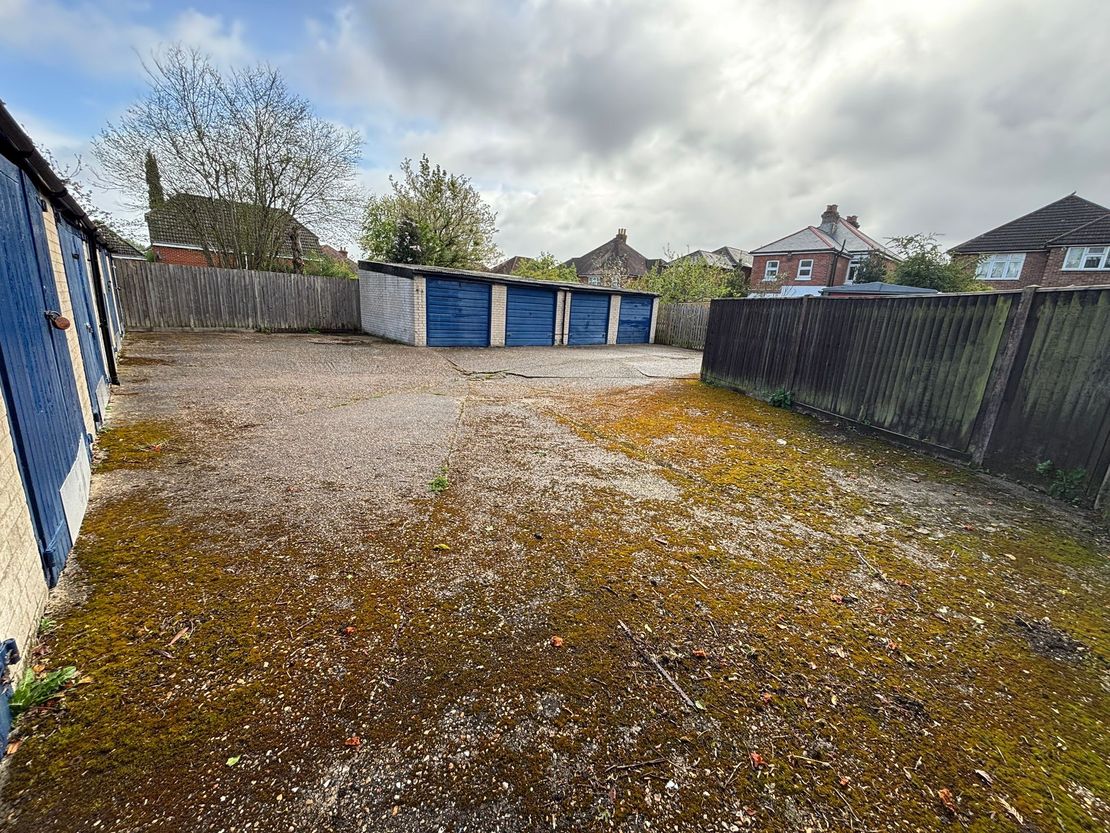 Garages At, Roselands Gardens, Southampton, Hampshire, SO17 1QJ